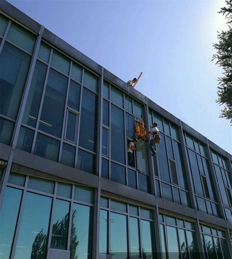 探索现代建筑中的凤城铝板幕墙