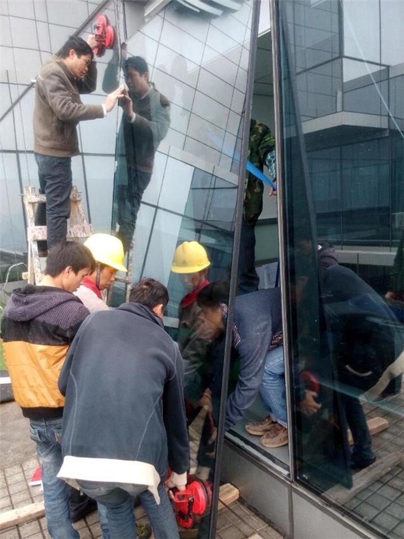 幕墙装饰工程：现代城市的美学符号